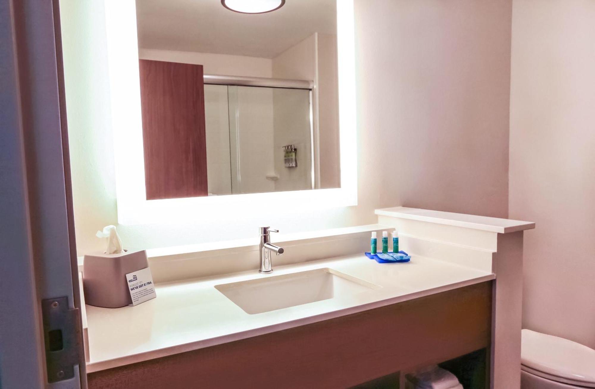 Aldine Holiday Inn Express & Suites - Houston Iah - Beltway 8 By Ihg מראה חיצוני תמונה